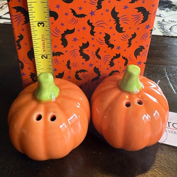 Orange Ceramic Pumpkin Day of the Dead S&P Shakers - Picture 3 of 3